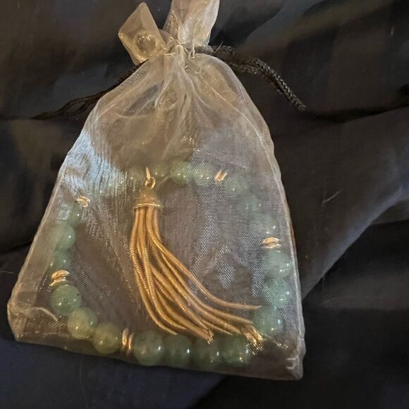 JADE AND gold tone elastic bracelet with tassel, presentation bag! - Picture 3 of 3